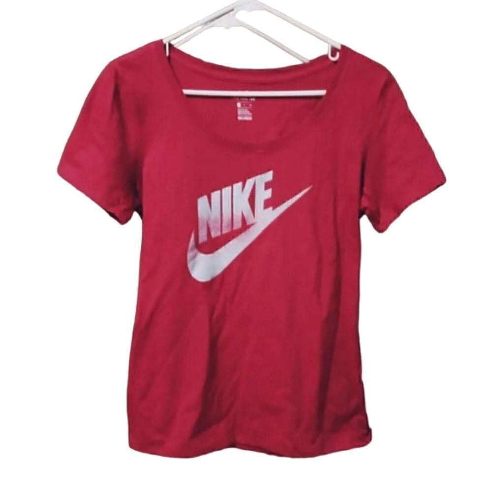 WOMENS BURGUNDY NIKE LOGO TSHIRT